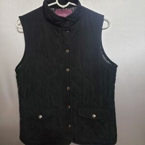 THE SAVILE ROW CO. WOMANS LIGHT QUILTED BLACK VEST. SIZE M/L ZIPPER & SNAP FRONT